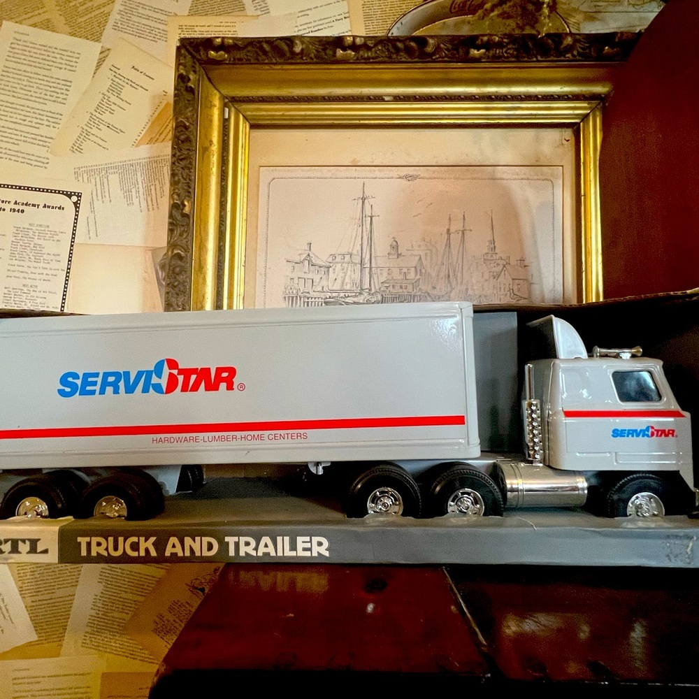22” Collectors Ertl Servicestar truck.